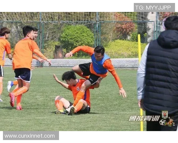 足球场上如何有效防止滑倒确保运动员安全与比赛质量